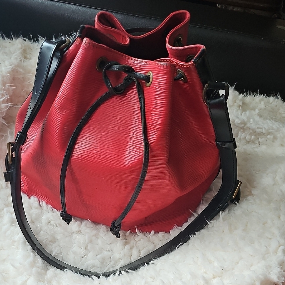 Authentic Louis Vuitton Vintage Noe Epi Bucket Red Bag